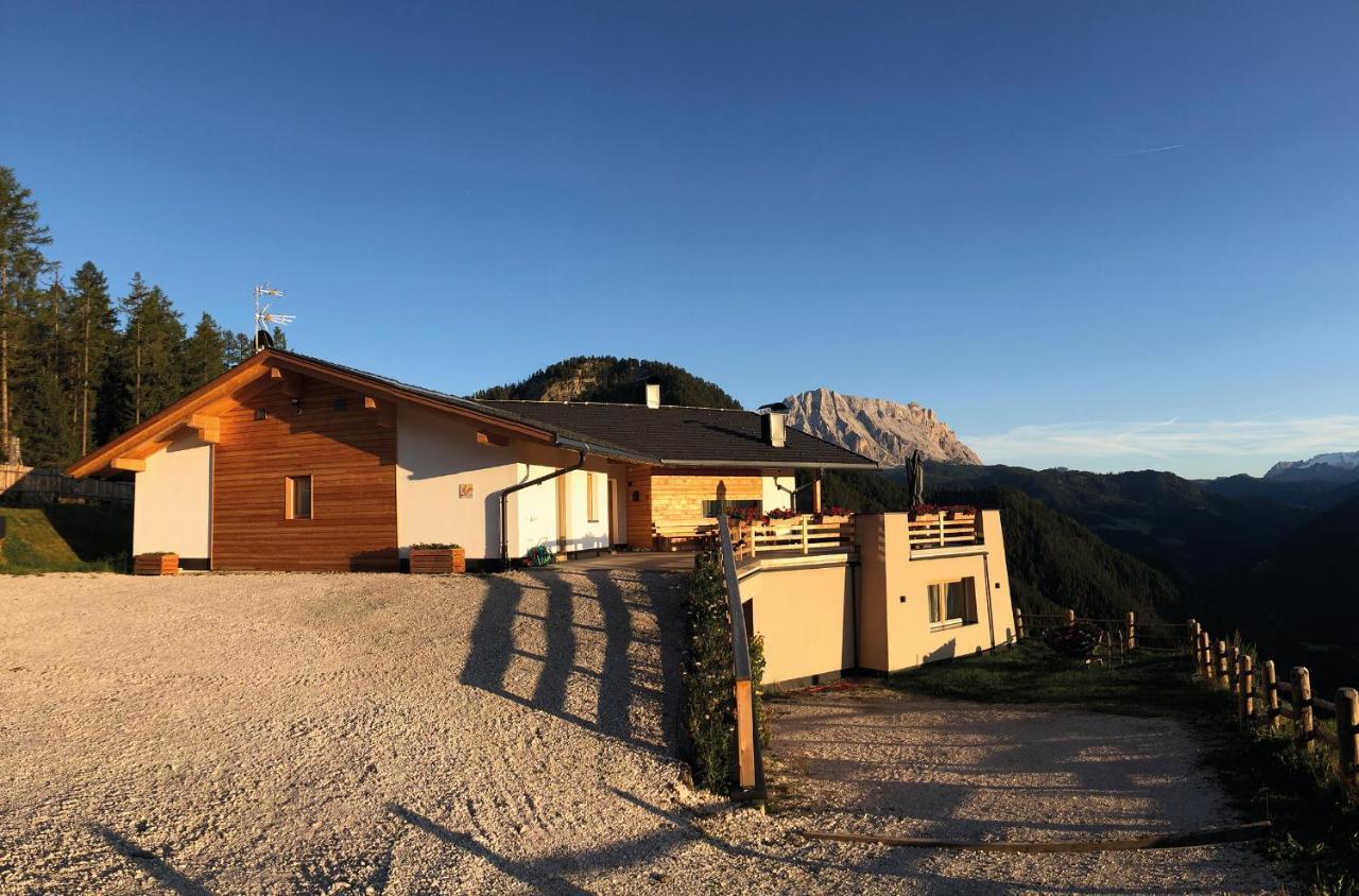 شقة Alpinus Agriturism سان مارتينو-إن-باديا المظهر الخارجي الصورة