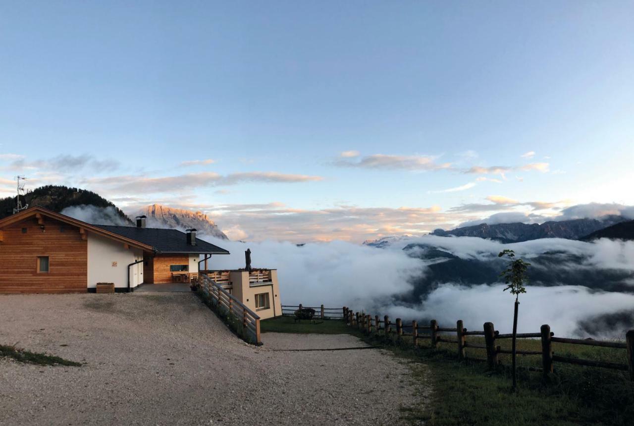 شقة Alpinus Agriturism سان مارتينو-إن-باديا المظهر الخارجي الصورة